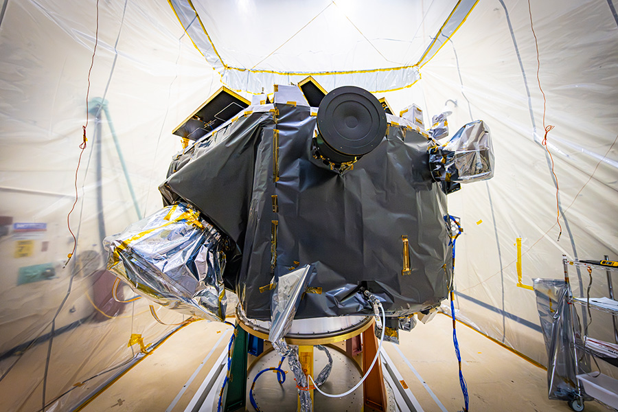 Acoustic testing to simulate the launch environment