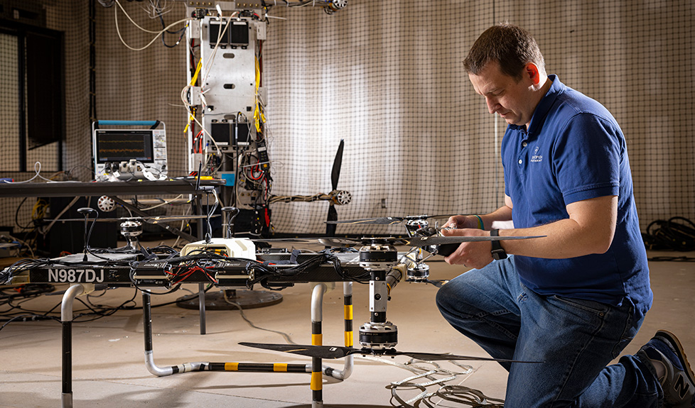 An APL researcher works in the Dragonfly Flight Lab