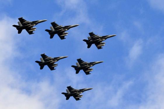 Planes in flight (Credit: U.S. Navy/Mass Communication Specialist 2nd Class Joseph E. Montemarano)